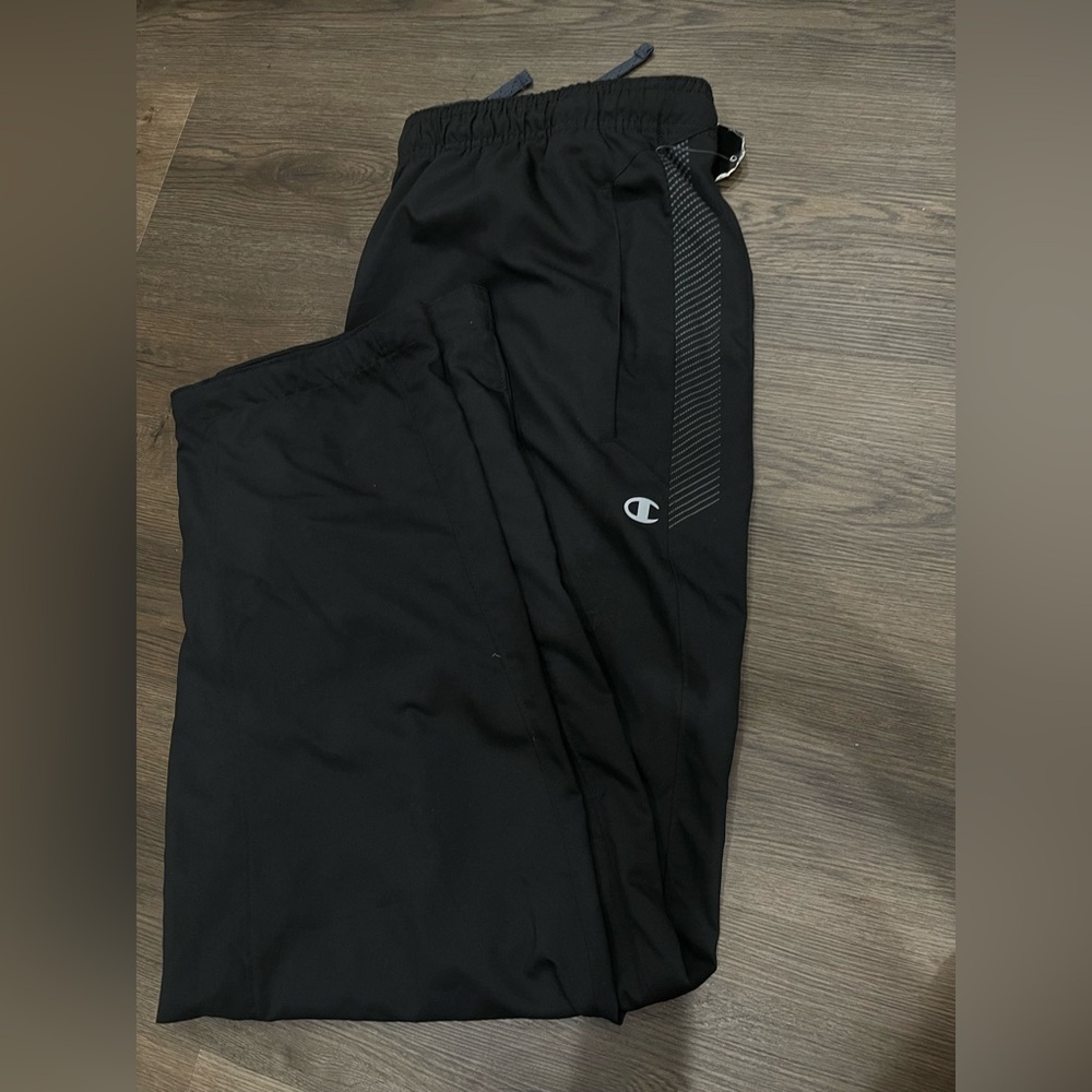 New Champion men’s pants (x Large)